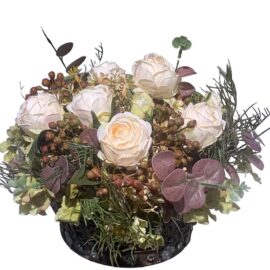 centrotavola fiori artificiali su corona ormantale Blanc Mariclò